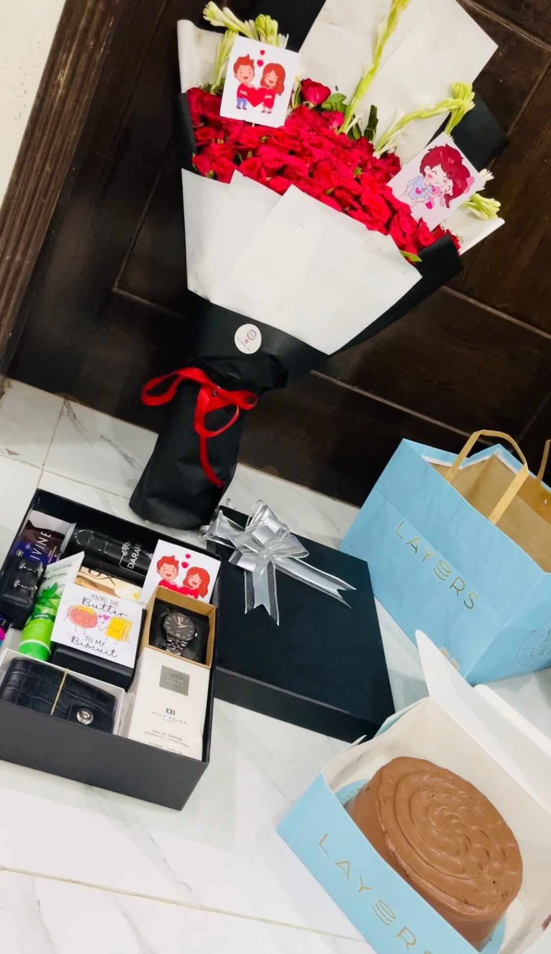 Men box cake and bouquet