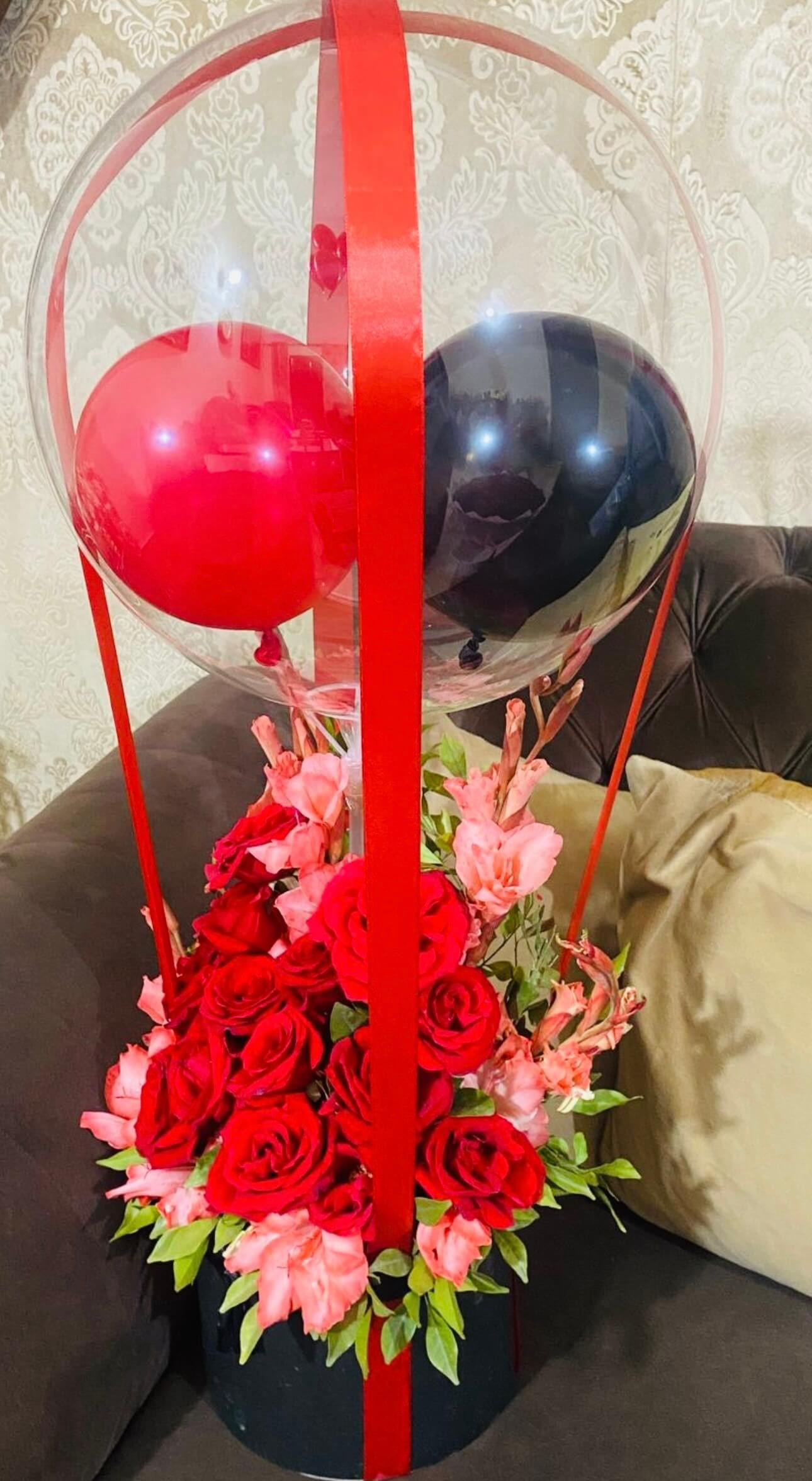 Valentine flower box with confetti ballon